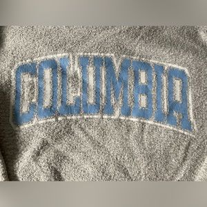 Comfy Columbia crew neck